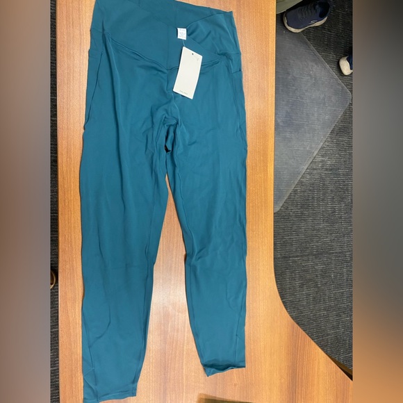 Brand New HALARA 7/8 length, Size Large - Picture 4 of 4